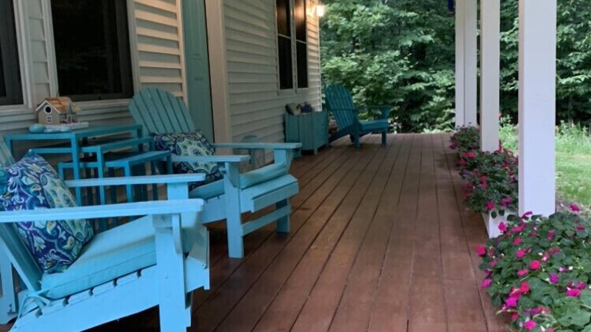 Empire House | Immaculate home, perfect for 1 or 2 couples, close to Sleeping Bear Dunes.