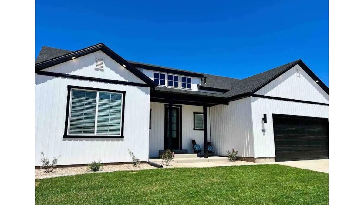 Cedar City House | Immaculate huge home with a private pickleball court close to national parks