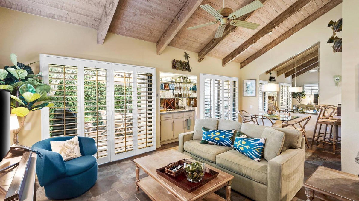 Rancho Mirage House | Immaculate Mission Hills tennis villa with mountain views from private roof deck