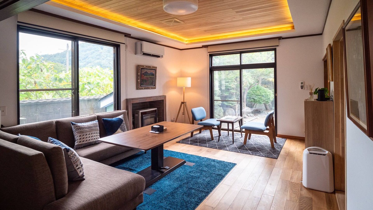 Towada House | Immaculate Private Family Cottage with Hot Spring