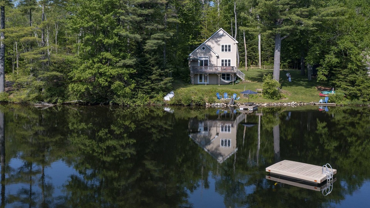 Enfield House | Immaculate Waterfront Cottage - Activities Galore for the Entire Family