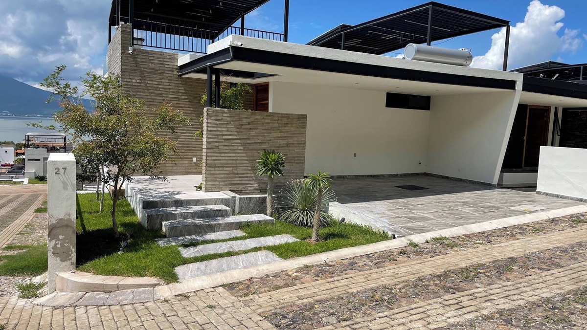 Guadalajara House | Immerse yourself in luxury at our exclusive lakeside retreat at Chapala Lake