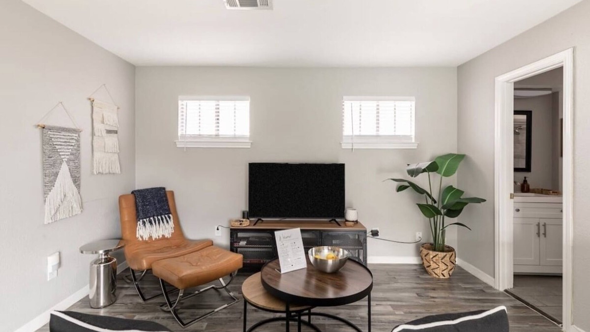 Lower Greenville Apartment | Immerse yourself in the rich, vibrant Dallas culture in this cozy urban getaway.