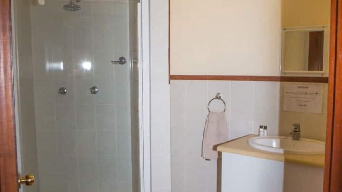Krugersdorp Ski Chalet | Impangele Lodge Chalet 06 - Studio