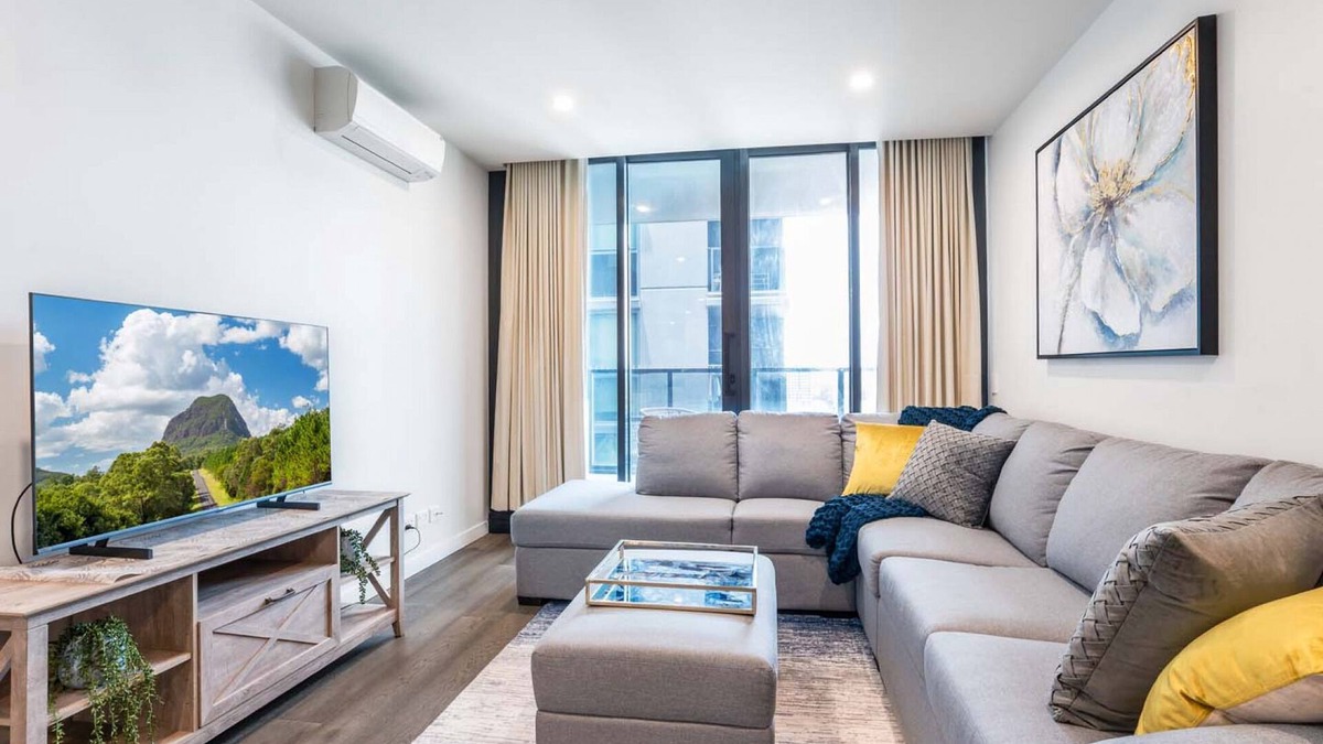 Fortitude Valley Apartment | Impeccable 2-Bed with Pool & Outdoor Dining