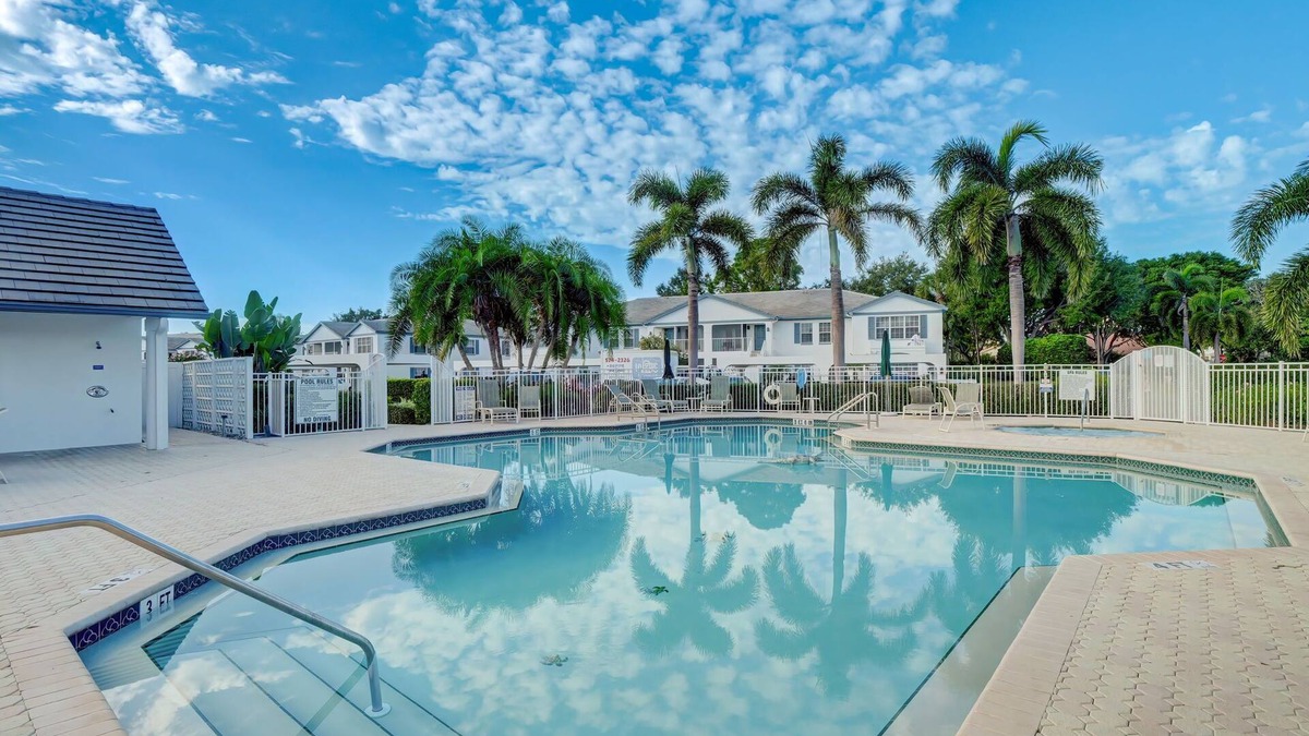 Pelican Bay Condo | Impeccable 2BR/2BA condo with world class Pelican Bay amenities !