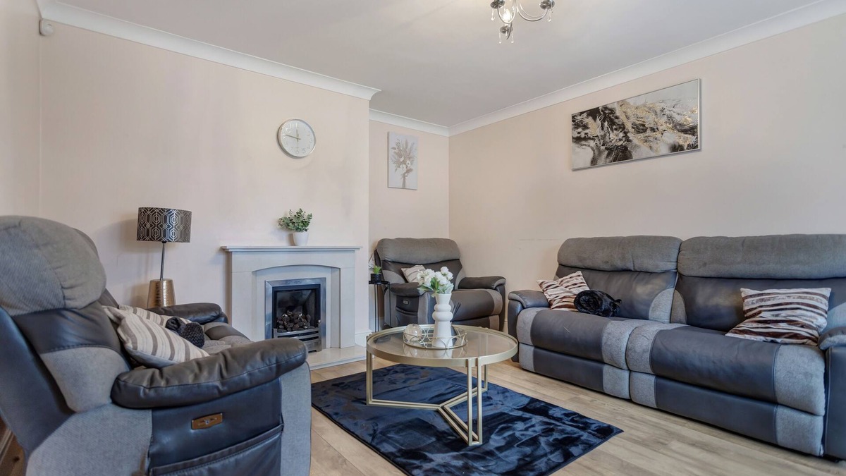 Basildon House | Impeccable 3-Bed House in Basildon