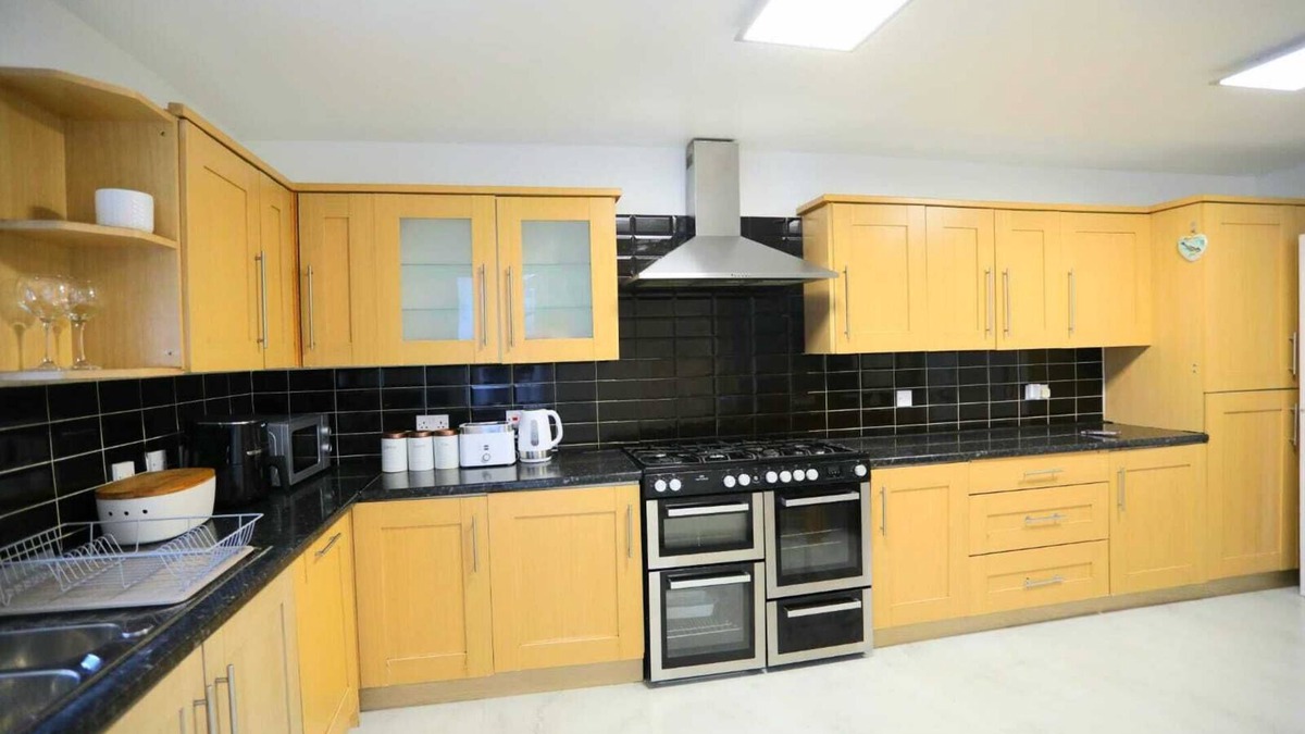 Plumstead House | Impeccable 3-bed House in Plumstead, London