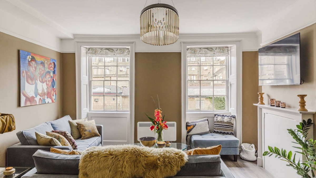 Upper Town Apartment | Impeccable 4-Bed Apartment in Bath