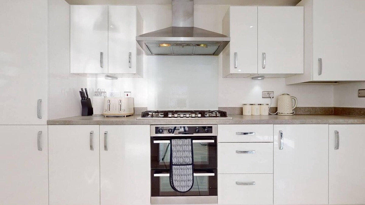 Stanford-le-Hope House | Impeccable 4-Bed House in Stanford-le-Hope