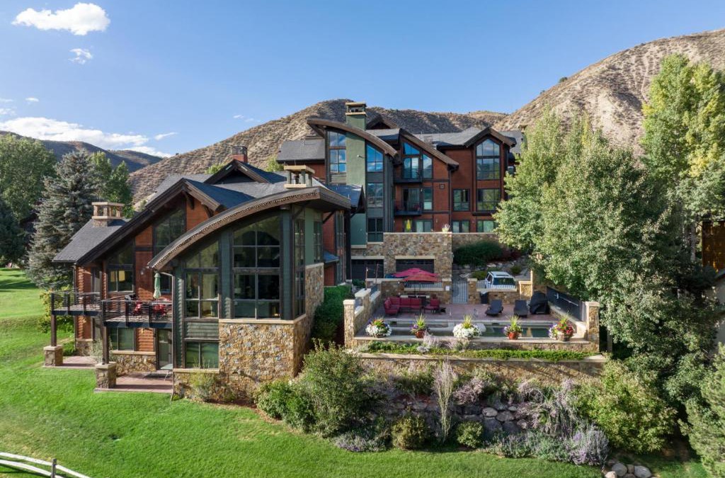 Avon House | Impeccable Lakeside Penthouse