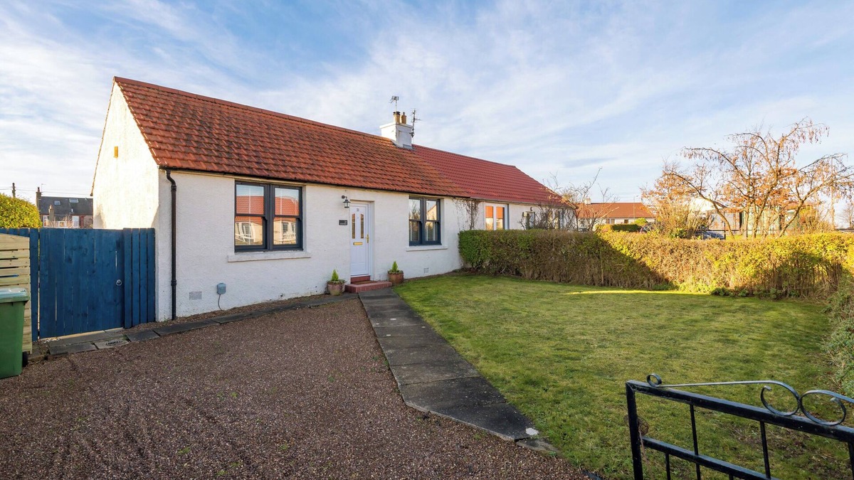 Gullane Cottage | Impeccably presented 2-bedroom cottage in the heart of Gullane. Sleeps 4.