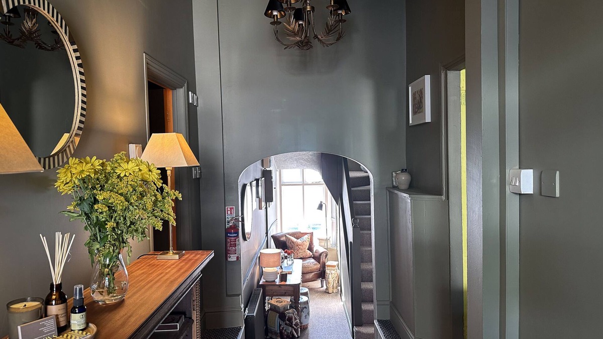 Tavistock Apartment | Impressive 3 bedroom apartment, Tavistock, Devon