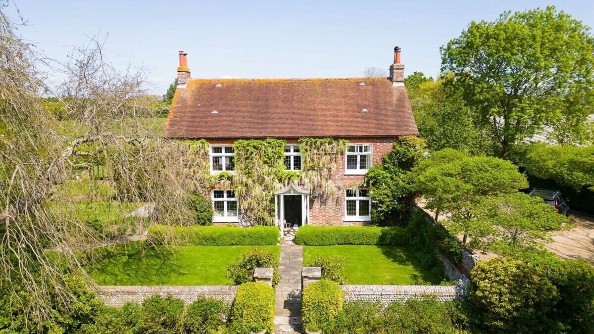 Birdham House | Impressive Country Estate, sleeps 17