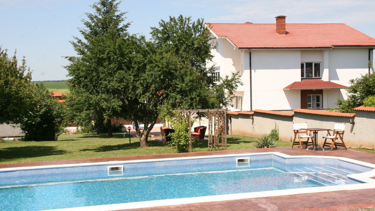 Dobrich Villa | Impressive family villa with private pool, barbeque, sun terrace, sauna and gym