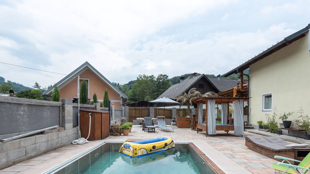 Pinsdorf House | Impressive holiday home in Pinsdorf with pool