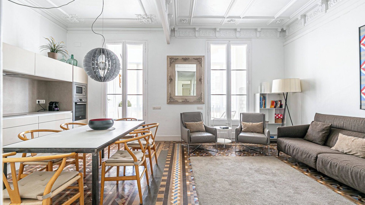 Eixample Condo | Impressive modernist apartment 20 mtrs from Paseo de Gracia