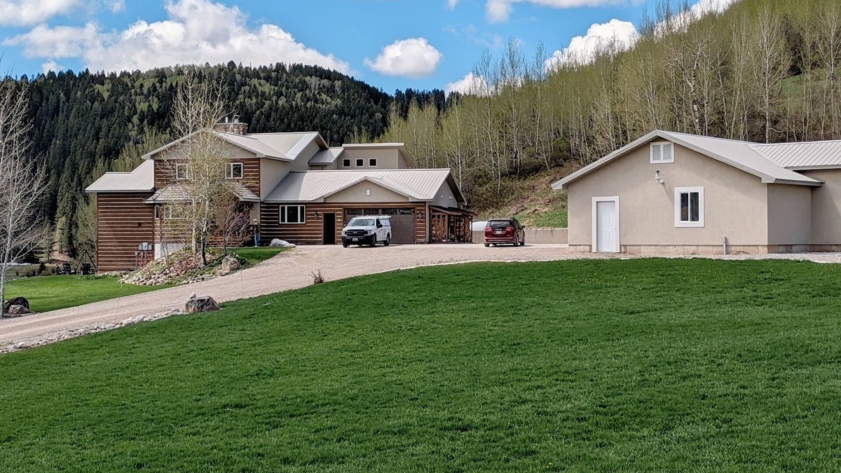 Bedford Cabin | Impressive Multi Family Lodge - 1 hour from Jackson Hole!