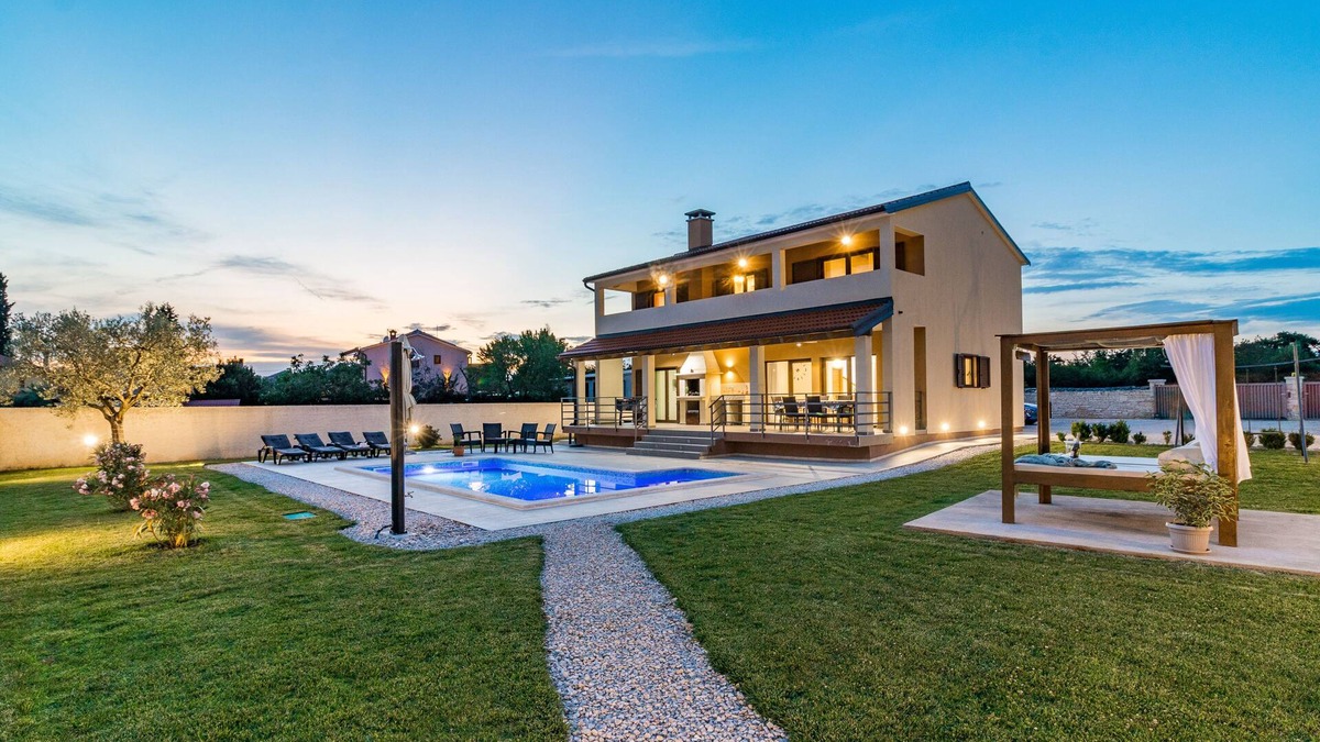 Jursici House | Impressive pool vacation home near Pula - perfect for families with children