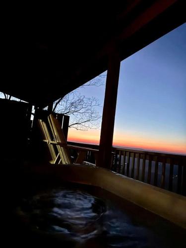 Valley Head House | Impressive Wooden Rustic Cabin with Fireplace in Mentone, Alabama