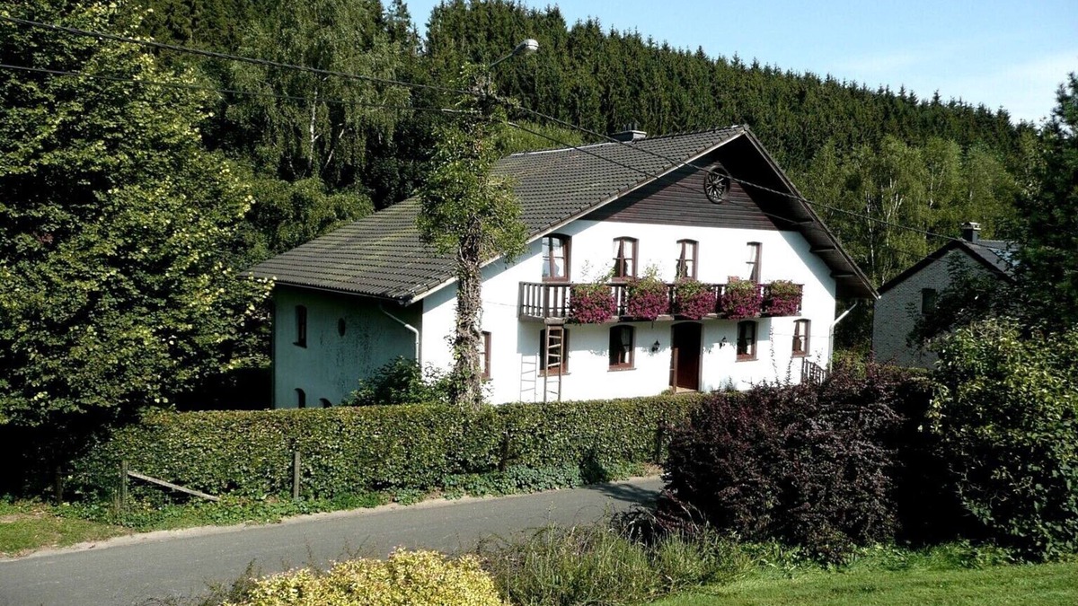 Sankt-Vith Apartment | In a country house, park, rural, in the mountains, idyllic loc., pets consid.