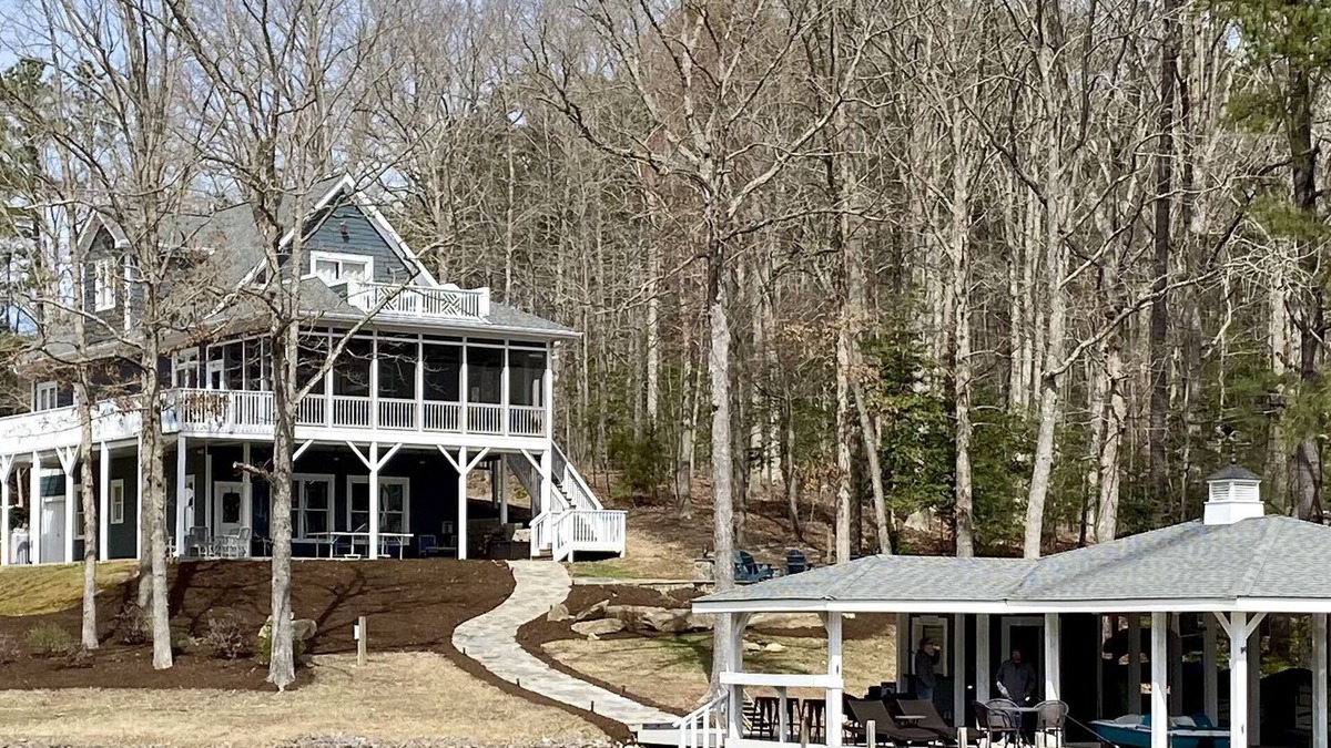 Henrico House | IN A COVE W/MAIN LAKE VIEW, TOWELS/LINENS, NEW DECOR, LOTS OF EXTRAS-A MUST SEE!