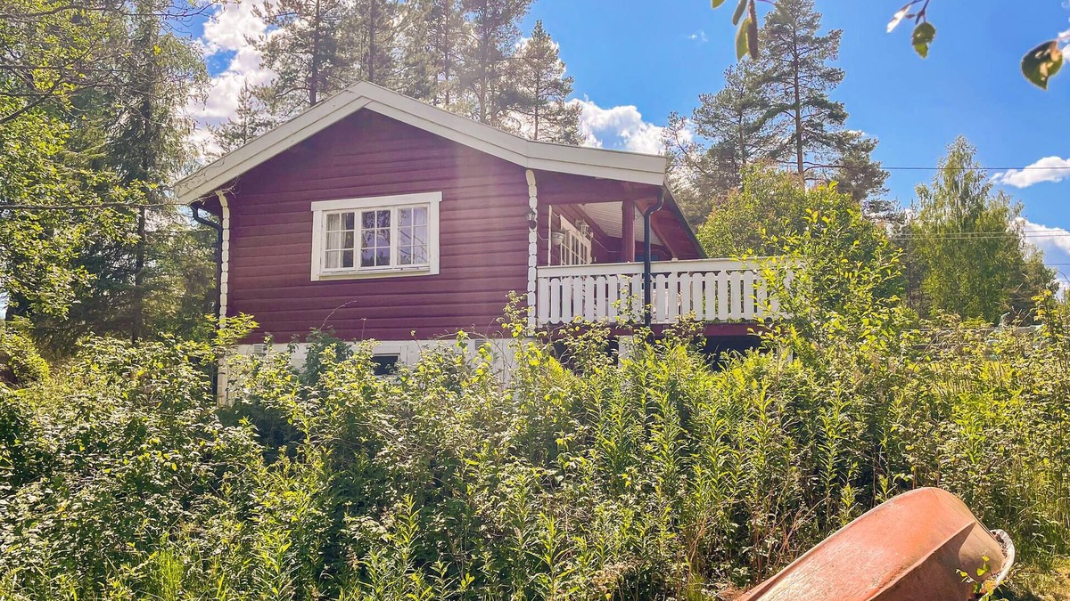 Kongsvinger House | In a dreamlike location on the lake, this cozy wooden house near Granli welcomes you.