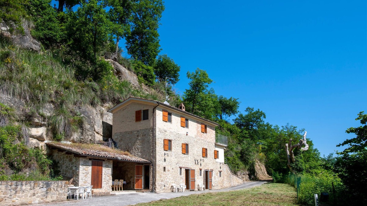Venarotta House | In a quiet location, this spacious stone house welcomes you.
