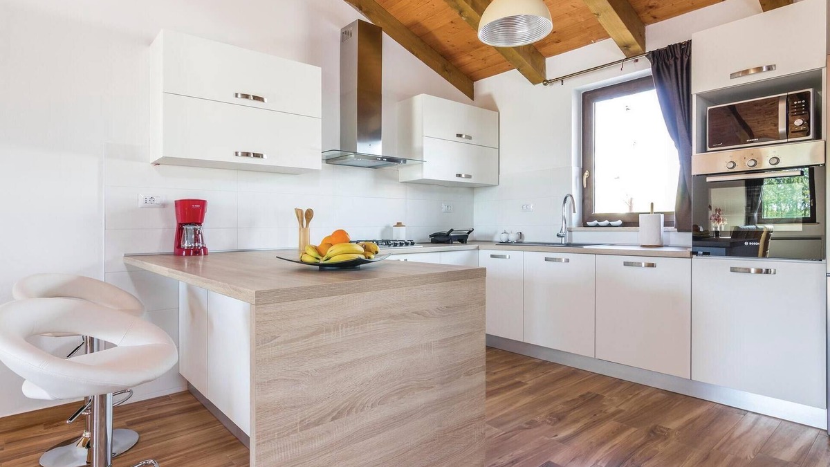 Bibici House | In a small village near the medieval Svetvincenat is placed this beautiful vacation home.