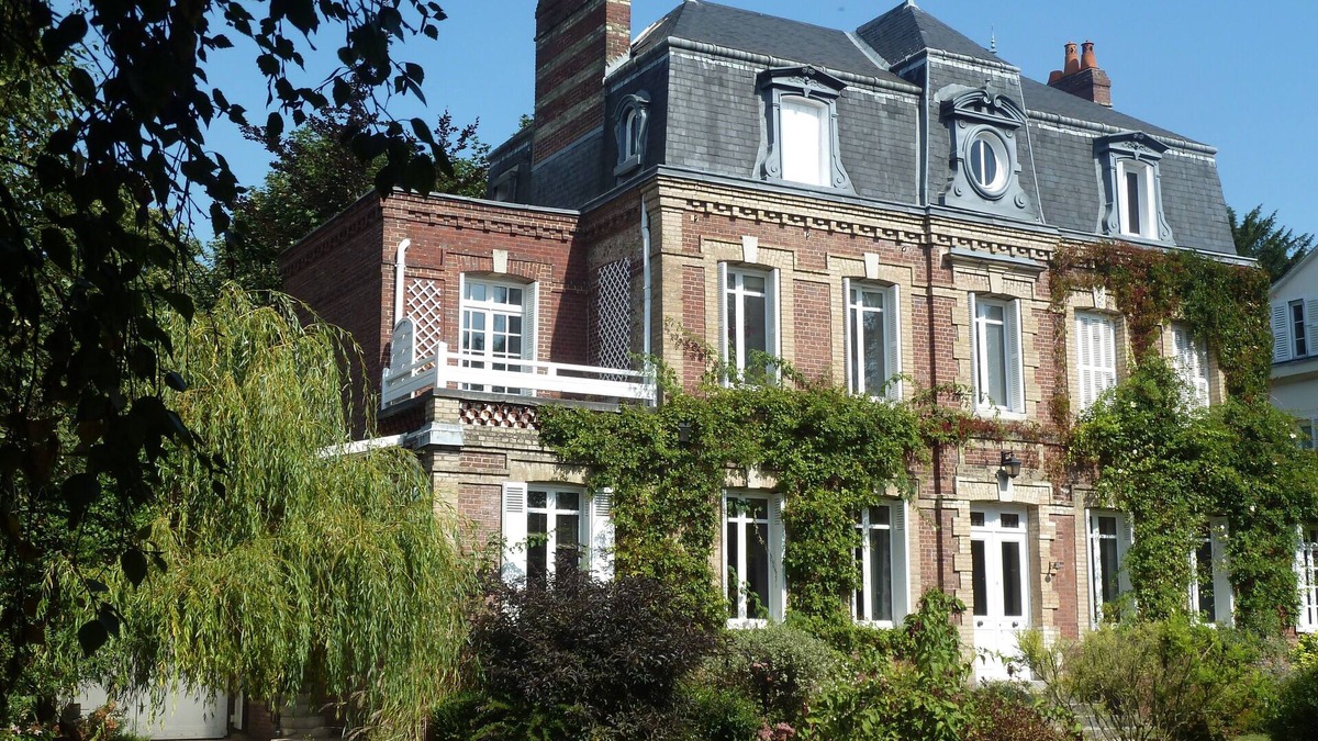 Gare-Jouvenet Cottage | In a walled garden in the heart of historic downtown