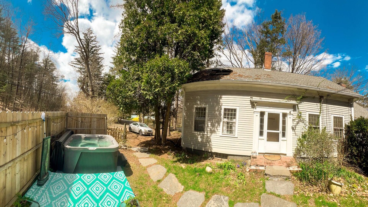 Amherst Condo | In Amherst with Hot tub 4 bed 1 Bath Welcome to long mountain suite! Book today!