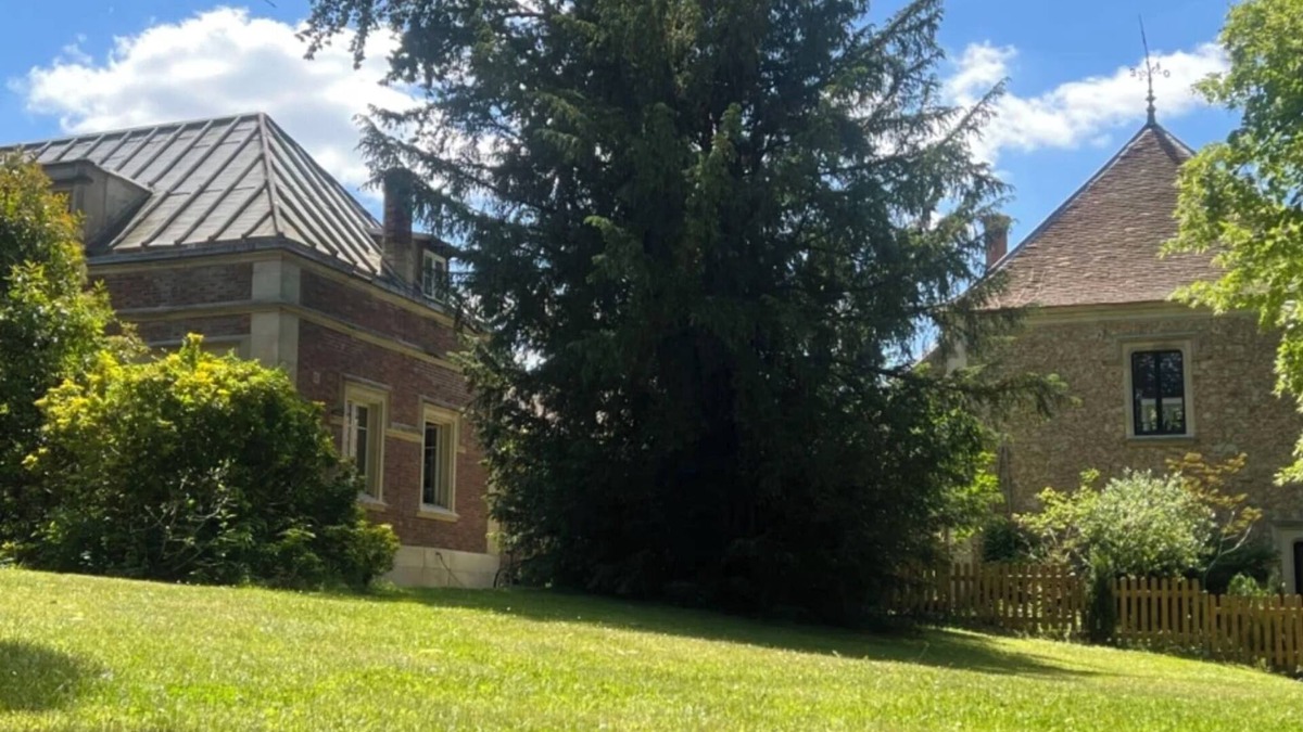 Boissy-Saint-Leger Cottage | In an exceptional setting, 17km from Paris, restored farmhouse of a château