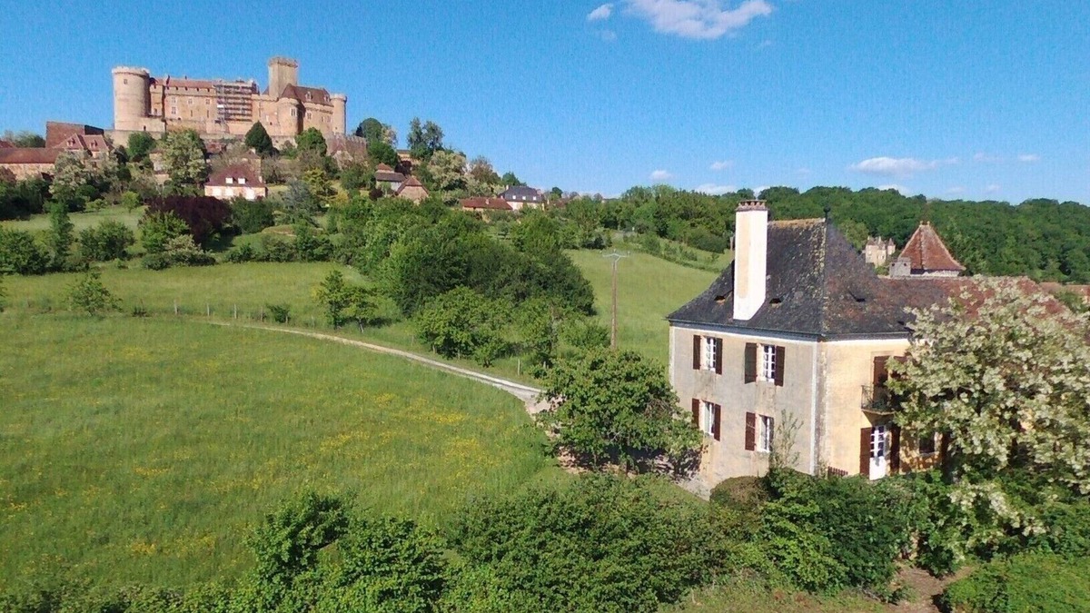 Prudhomat Cottage | In an old house typical under a castle