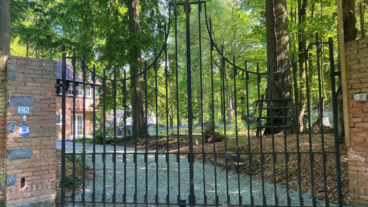 Enghien Villa | In Chardonnerets, garden level in a wooded setting 20 min from Pairi Daiza