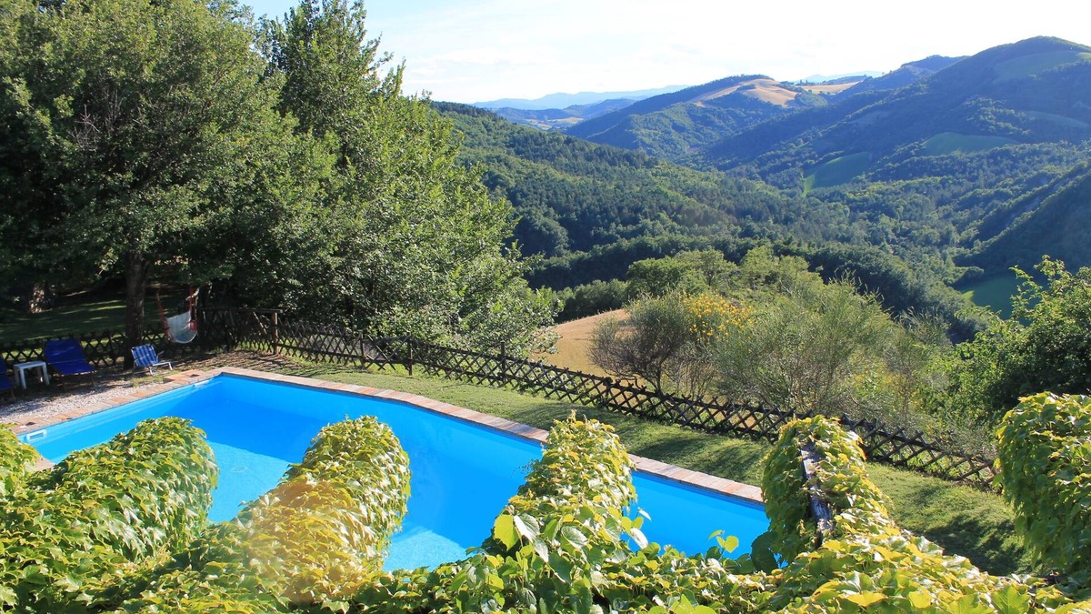 Urbino Apartment | In Farmhouse romantic apartment for 2 people. Panoramic view!