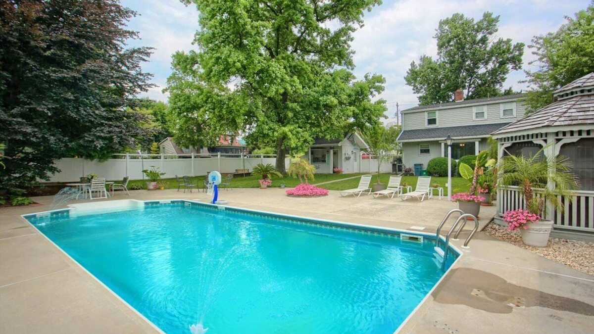 Mechanicsburg House | IN-GROUND POOL, Large Private Fenced Yard, Dining Gazebo, Outdoor Kitchen/Bath