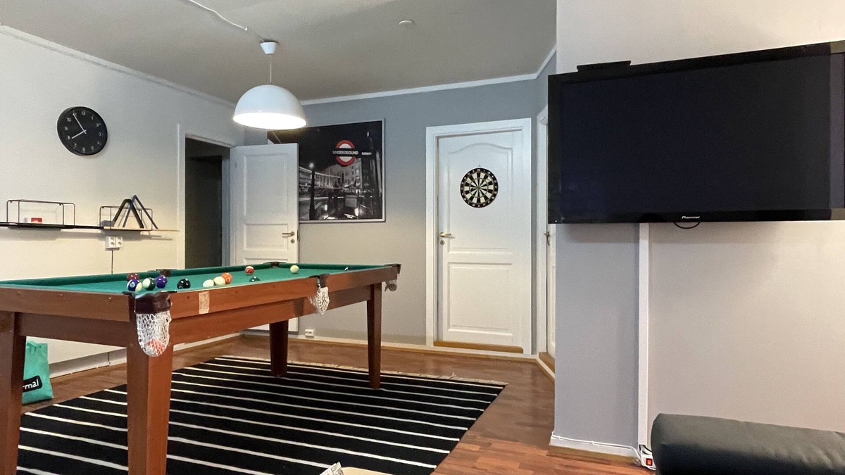 Stavanger Apartment | In Heart of Stavanger BnB with Billiard & Sauna