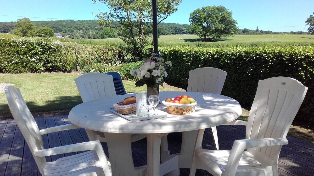 Jailly Cottage | In JAILLY The gîte is in the meadow ... Bed and Breakfast