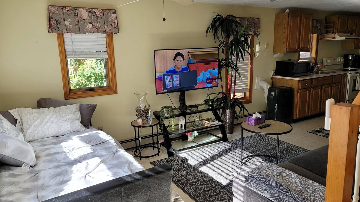 Saugus House | In-law, shower tub, a/c, kitchen,