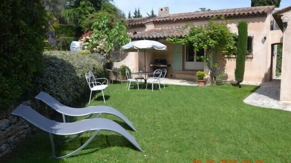 Mougins House | In Mougins, detached rental in property for 2 people