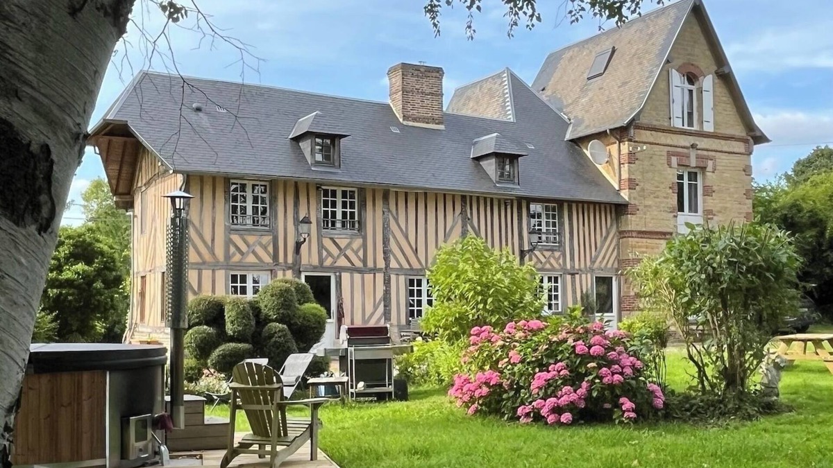 Sainte-Marguerite-de-Viette Bed & Breakfast | In need of nature? Our Normandy estate with swimming pool and spa welcomes you!