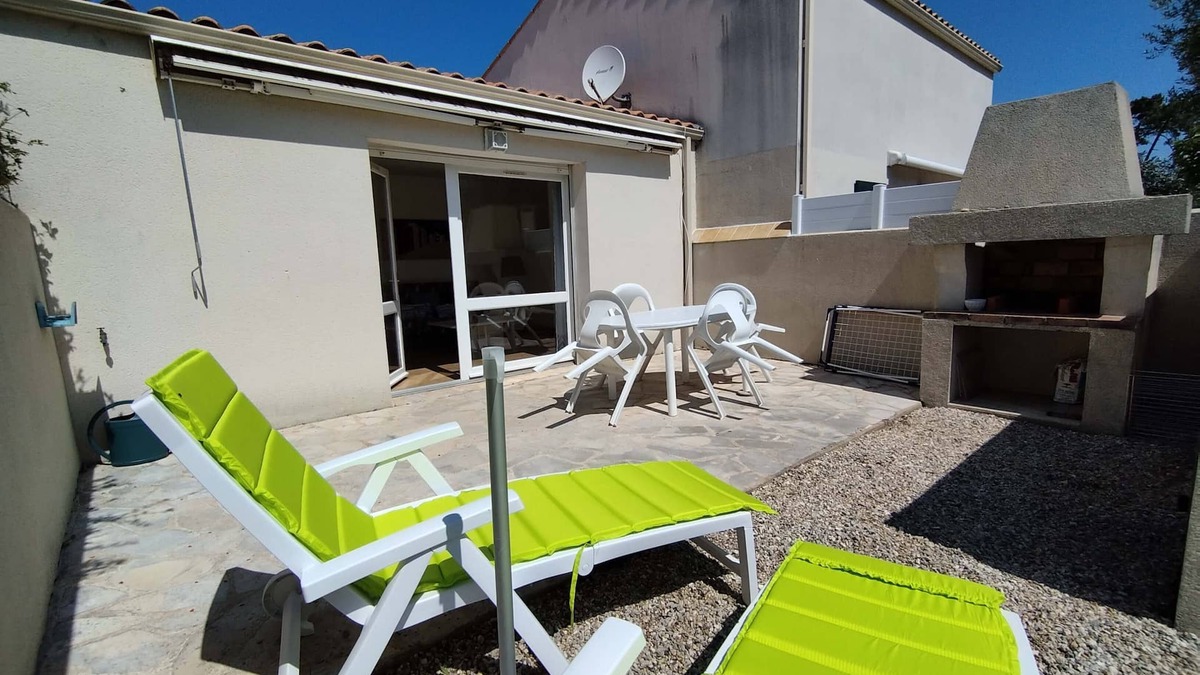 Saint-Georges-d'Oleron House | In Oleron with communal pool 800m from the beach