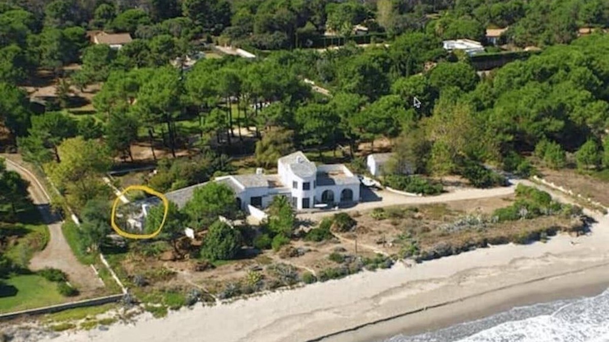 Biguglia House | In paradise, feet in the water