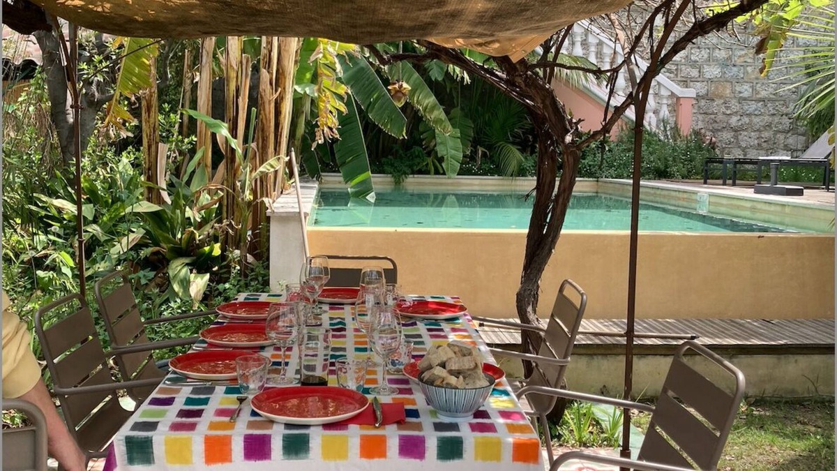 Mantega Bed & Breakfast | In pretty Nice townhouse near the Libé garden swimming pool sauna 2 bedrooms