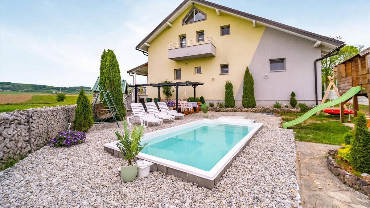 Brinje House | In quiet and beautiful nature welcomes you this beautiful and spacious vacation home in Brinje.