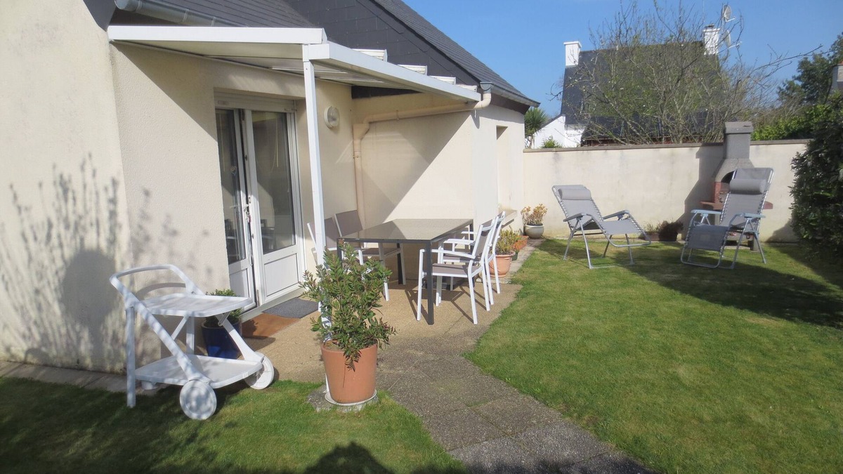 Saint-Quay-Portrieux House | in St Quay Ptx: single storey house facing south, enclosed grounds. WIRELESS