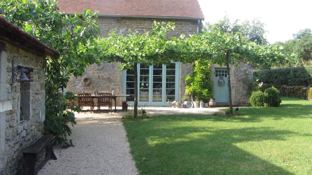 Saint-Gervais-sur-Couches House | In the heart of Burgundy, barn for 8 people, swimming pool, pétanque court, *