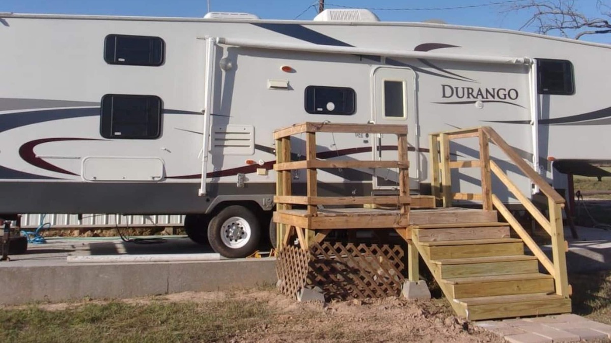 Athens House | in the country 18 miles from first monday trade days