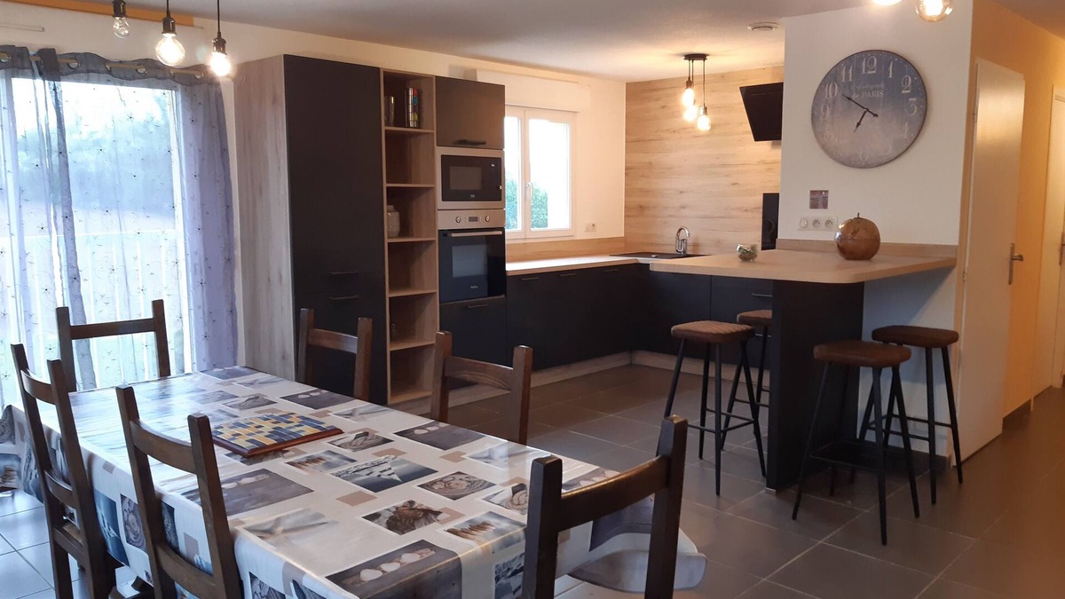 Pouillon Apartment | In the countryside, 4-bedroom apartment with swimming pool