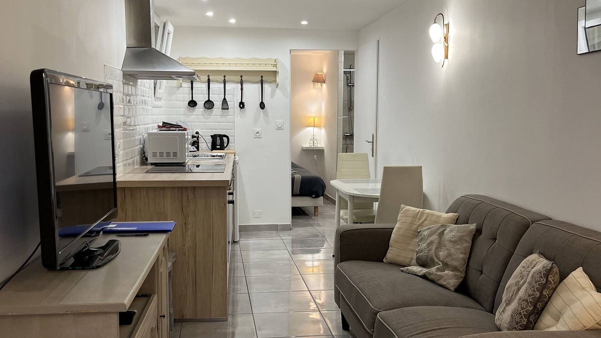 Maureillas-Las-Illas Apartment | In the heart of the city, modern apartment close to all amenities